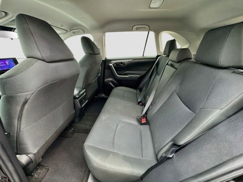 Used 2023 Toyota RAV4 LE FWD image 15
