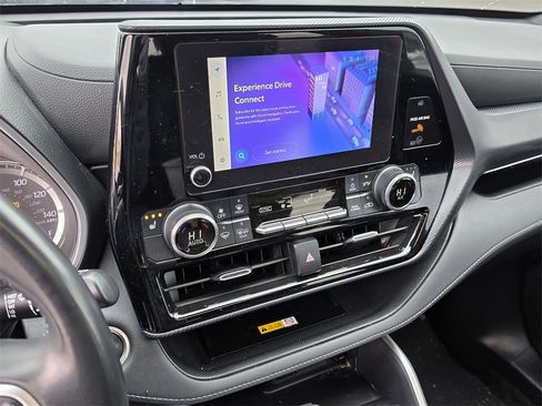 Used 2024 Toyota Highlander XSE image 9