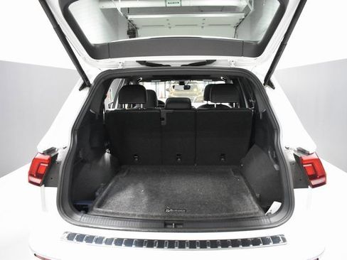 Used 2022 Volkswagen Tiguan SEL R-Line image 37