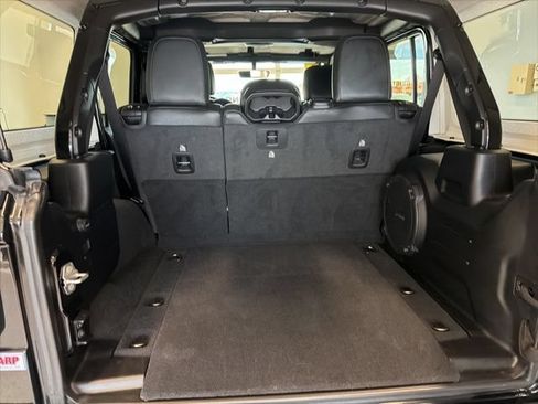 Used 2021 Jeep Wrangler Unlimited Sahara w/ Uconnect 4C Nav & Sound Group AWD/4WD image 16