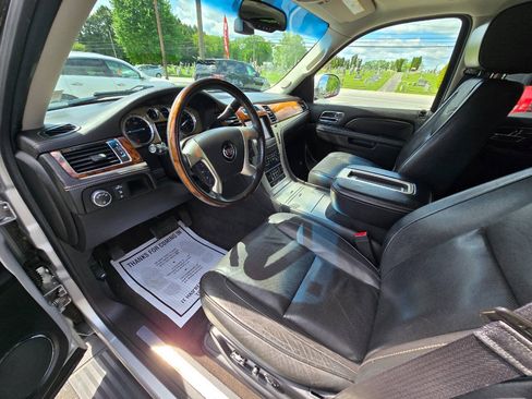 Used 2014 Cadillac Escalade Platinum AWD/4WD image 15