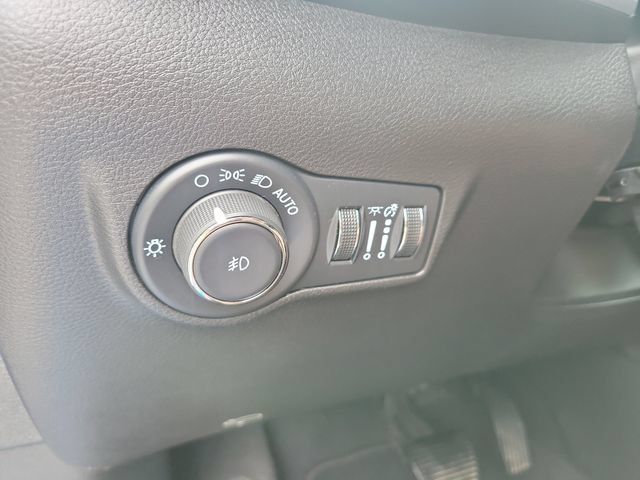 Used 2024 Jeep Compass Latitude AWD/4WD image 29