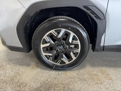 Used 2025 Subaru Forester Premium AWD/4WD image 27