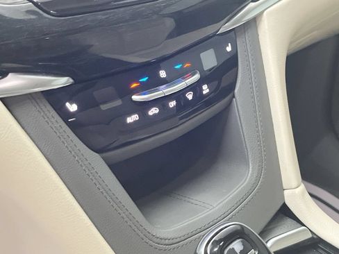 Used 2020 Cadillac XT6 Premium Luxury FWD image 20