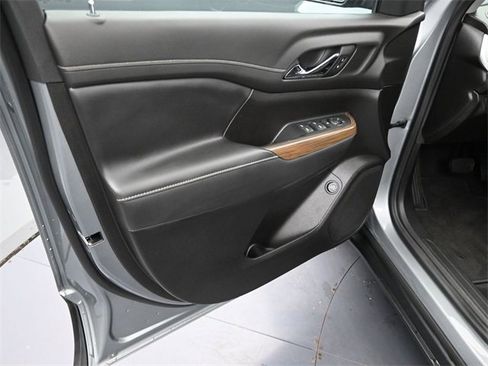 Used 2023 GMC Acadia SLE w/ Driver Convenience Package image 29