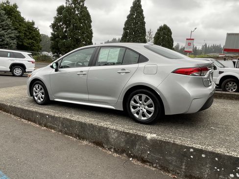 Certified 2025 Toyota Corolla LE FWD image 5