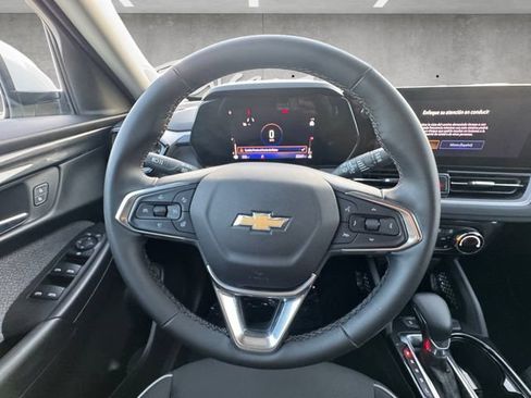 Used 2025 Chevrolet TrailBlazer LT w/ LT Cold Weather Package FWD image 21