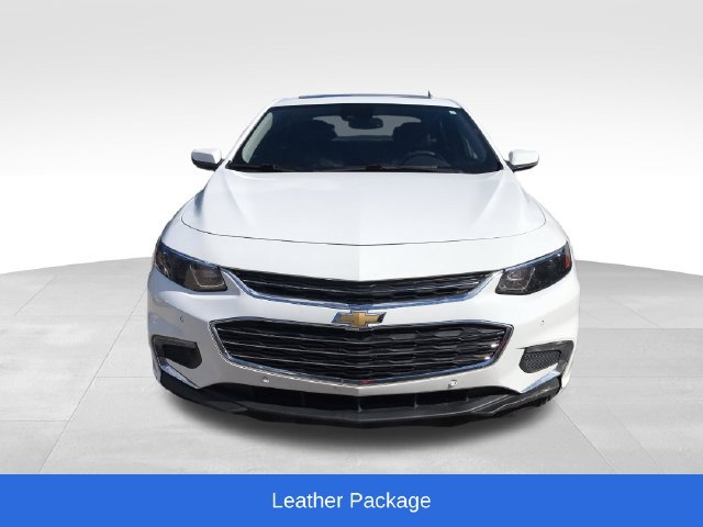 Used 2018 Chevrolet Malibu LT w/ Leather Package FWD image 3