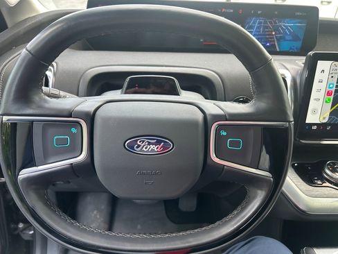 Used 2025 Ford Expedition Platinum AWD/4WD image 17
