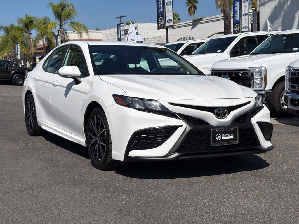 Used 2024 Toyota Camry SE AWD/4WD image 3