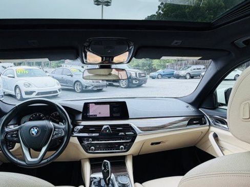 Used 2019 BMW 530i w/ Convenience Package RWD image 9