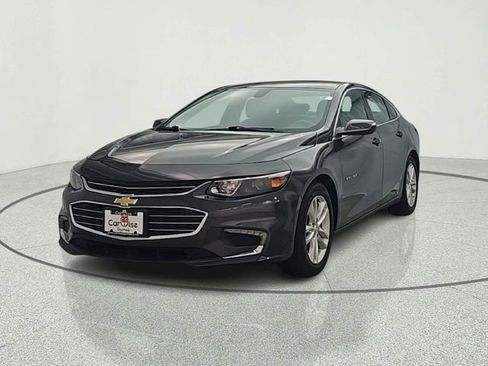 Used 2017 Chevrolet Malibu LT FWD image 2