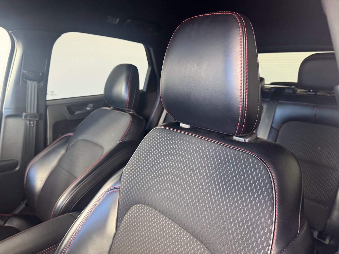 Used 2025 Ford Escape ST-Line FWD image 10