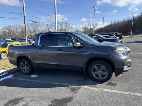 Used 2023 Honda Ridgeline Sport image 2
