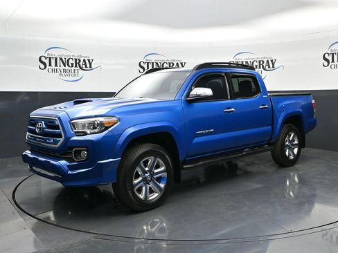 Used 2017 Toyota Tacoma Limited w/ Exterior Package AWD/4WD image 3