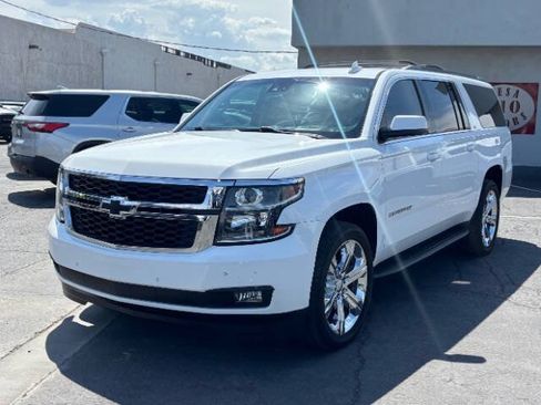Used 2018 Chevrolet Suburban LT w/ Luxury Package RWD image 7