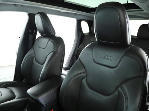 Used 2019 Jeep Cherokee Limited w/ Luxury Group image 4