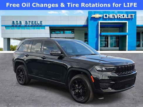 Used 2024 Jeep Grand Cherokee Altitude AWD/4WD image 1