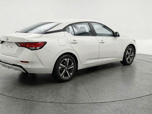 Used 2025 Nissan Sentra SV image 9