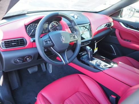 Used 2023 Maserati Levante GT AWD/4WD image 8