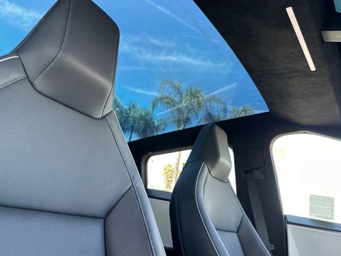 Used 2024 Tesla Cybertruck AWD Crew Cab image 17