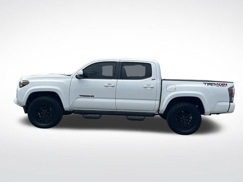 Used 2022 Toyota Tacoma TRD Sport w/ TRD Premium Sport Package AWD/4WD image 3