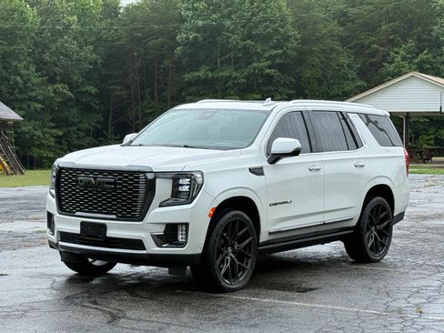 Used 2023 GMC Yukon Denali Ultimate w/ LPO, Floor Liner Package AWD/4WD image 8