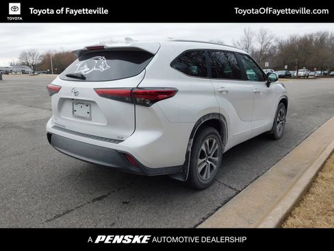 Used 2023 Toyota Highlander XLE image 12