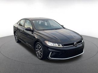 Used 2025 Volkswagen Jetta SE video 1