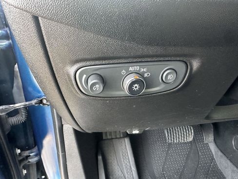 Used 2020 Chevrolet Equinox LT w/ Driver Convenience Package image 28