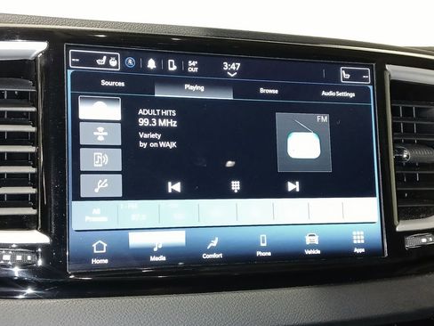 Used 2024 Chrysler Pacifica Touring-L FWD image 23