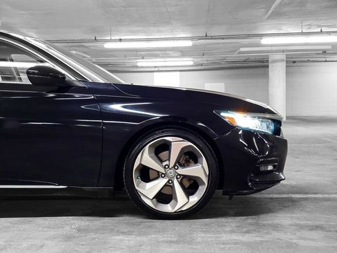 Certified 2018 Honda Accord Touring image 18