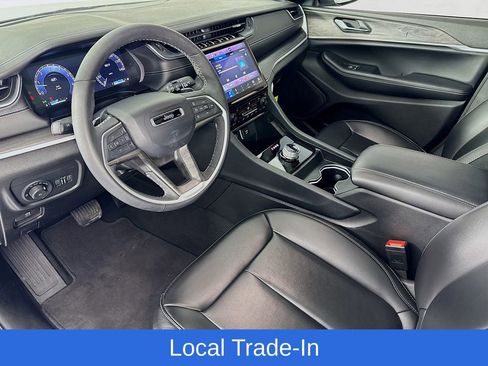 Used 2025 Jeep Grand Cherokee Limited w/ Black Appearance Package image 10