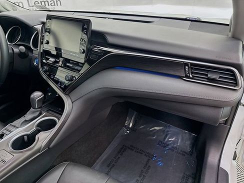Used 2022 Toyota Camry XLE w/ Navigation Upgrade Package image 31