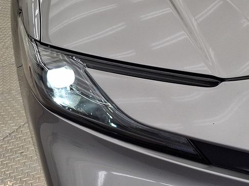 Used 2025 Toyota Camry SE w/ Convenience Package FWD image 31