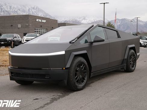 Used 2024 Tesla Cybertruck AWD Crew Cab image 6