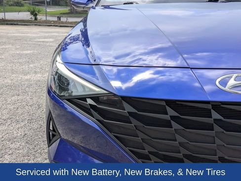 Used 2023 Hyundai Elantra SEL w/ Preferred Accessory Package FWD image 11