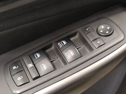 Used 2019 Jeep Cherokee Limited image 27