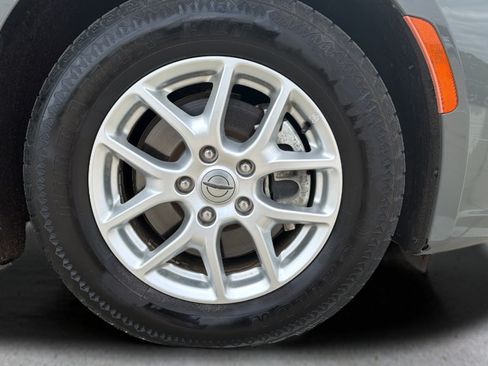 Used 2022 Chrysler Pacifica Touring-L FWD image 21