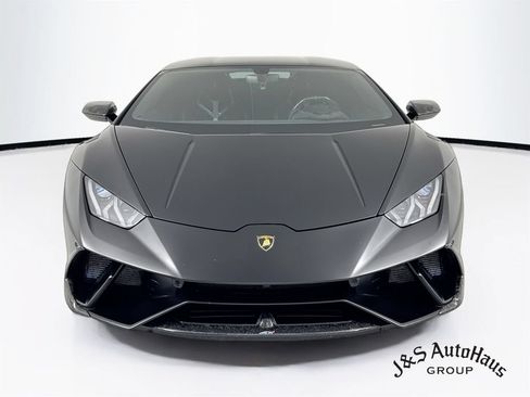 Used 2018 Lamborghini Huracan Performante AWD/4WD image 2