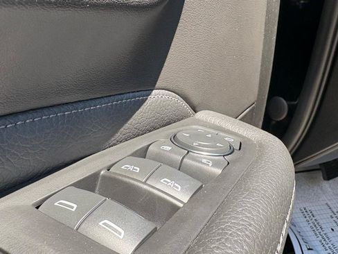 Used 2023 GMC Yukon Denali w/ Advanced Technology Package AWD/4WD image 21