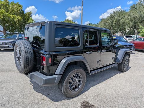Used 2024 Jeep Wrangler Unlimited Sport AWD/4WD image 4