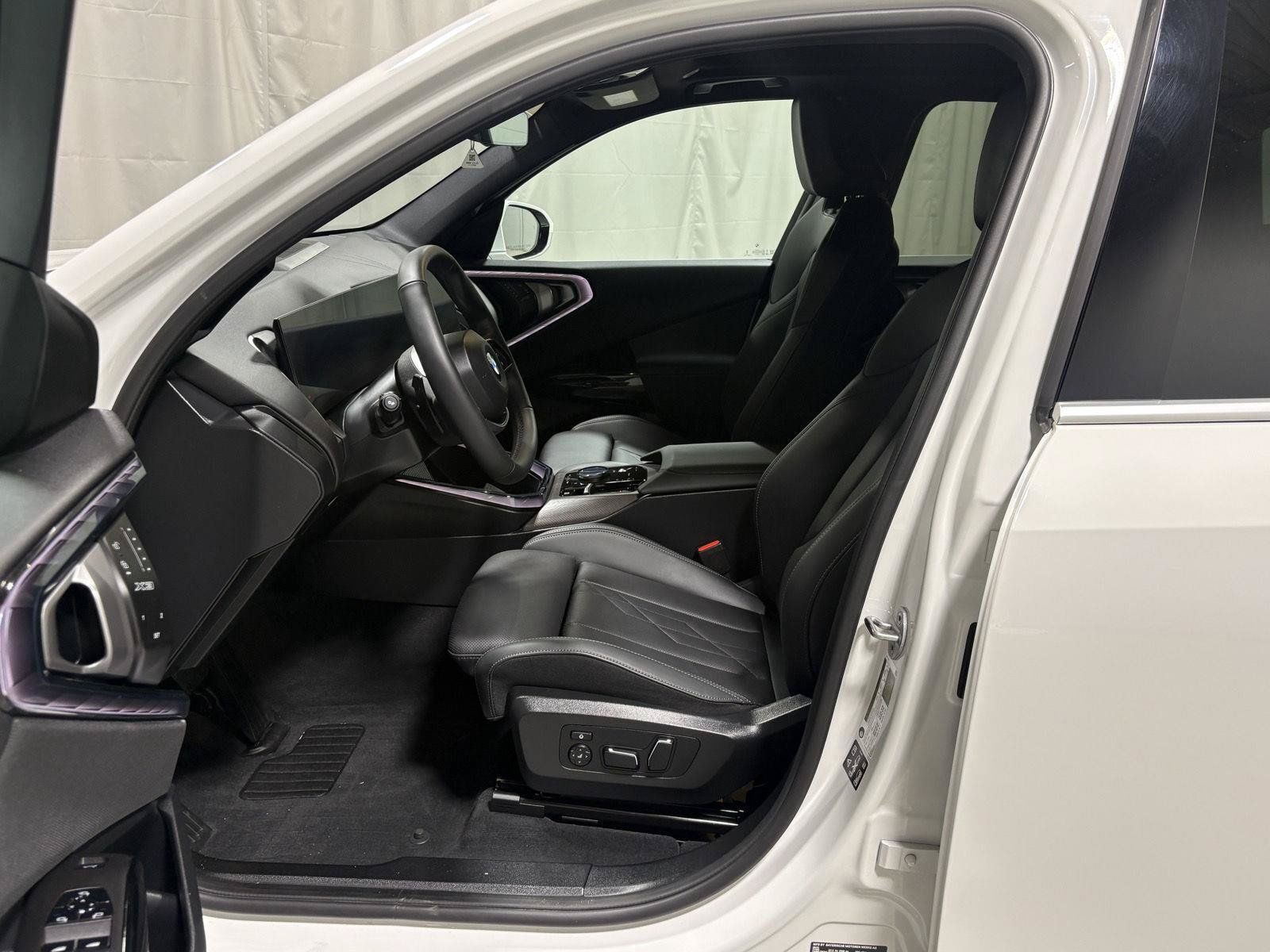 Used 2026 BMW X3 xDrive30i w/ Convenience Package AWD/4WD image 2