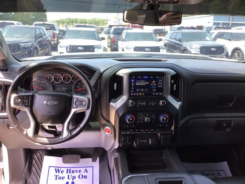 Used 2021 Chevrolet Silverado 1500 LT Trail Boss w/ Convenience Package II image 2