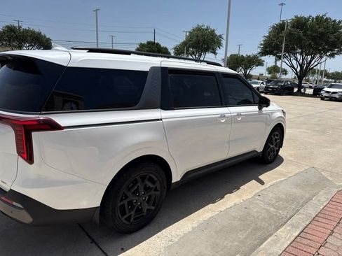 Certified 2026 Kia Carnival SX Prestige FWD image 8