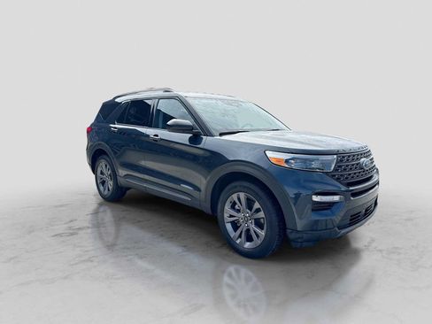 Used 2024 Ford Explorer XLT w/ Equipment Group 202A AWD/4WD image 8