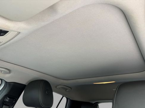 Used 2018 INFINITI QX30 Premium w/ Cargo Package image 32