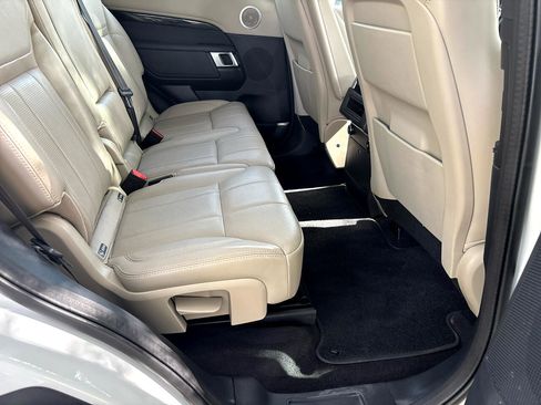 Used 2020 Land Rover Discovery SE image 26