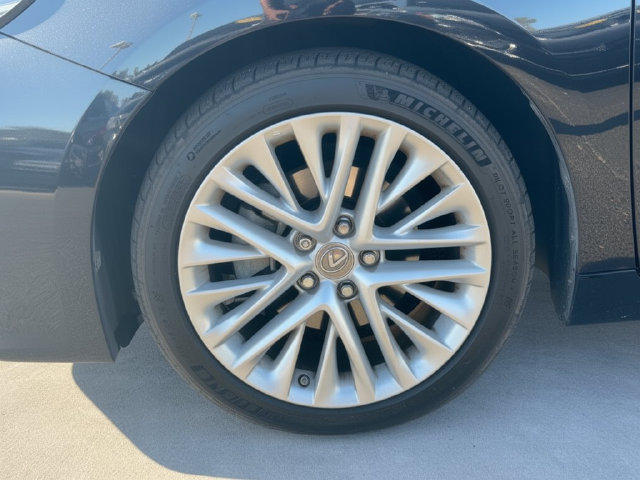 Used 2017 Lexus ES 350 w/ Ultra Luxury Package FWD image 11