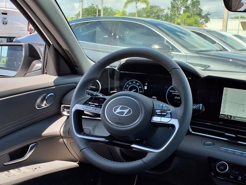 New 2025 Hyundai Elantra SEL image 15